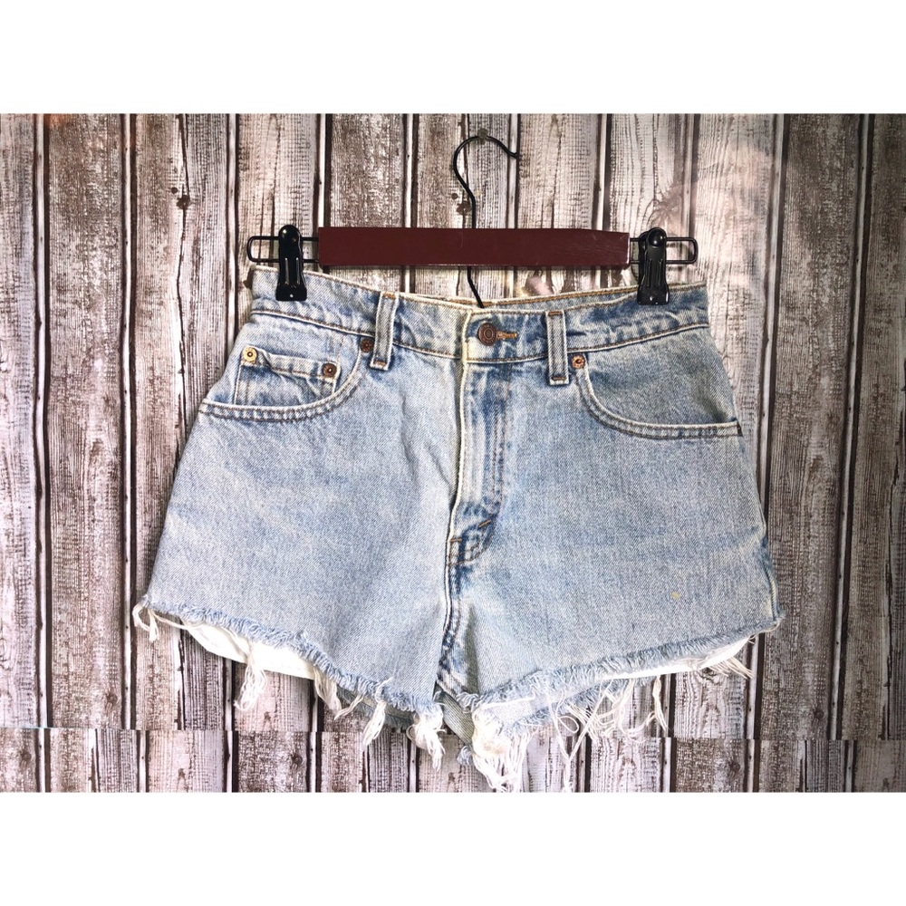 Vintage 550” Levis Shorts - Picture 3 of 3